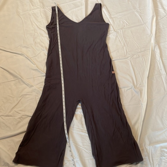 LUNYA jumpsuit size M - Picture 9 of 11